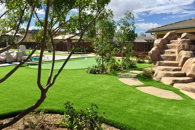 Design ideas for a mid-sized landscaping in Los Angeles.