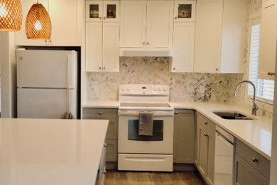 Example of a minimalist home design design in Other