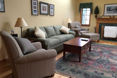 Elegant family room photo in Bridgeport