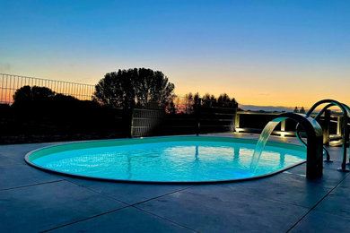Moderner Pool in Sonstige