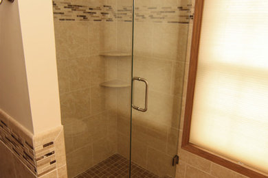 Example of a small classic bathroom design in Minneapolis