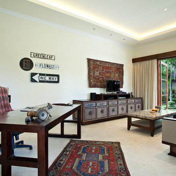 Villa Batu Indah: Office with Lounge