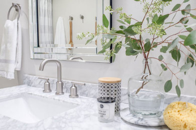 Example of a classic bathroom design in San Diego