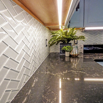 Sleek Sophistication: A Kitchen Where Clean Lines Meet Classic Elegance