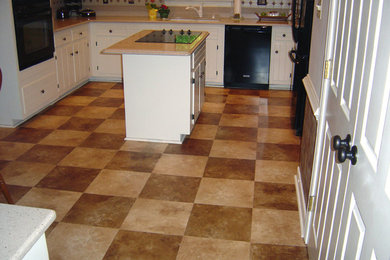 Kitchen photo in Richmond