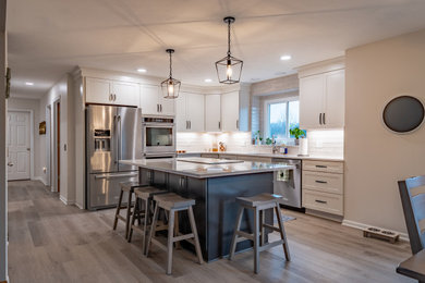 Inspiration for a transitional kitchen remodel in Cleveland