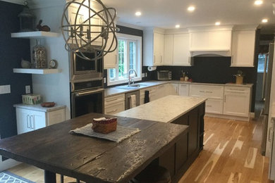 Kitchen - traditional kitchen idea in Boston
