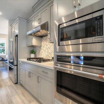 SummerHill Homes Kitchens: Montecito Residence 2T Kitchen