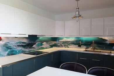 Cette image montre une maison marine.
