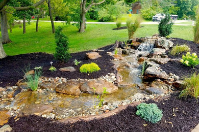 Inspiration for a rustic landscaping in Kansas City.