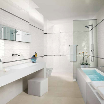 Modern white bathroom with a glossy wave patterned wall