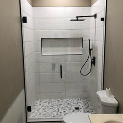 Monte, Temecula - Shower Doors