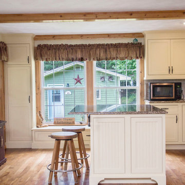 Farmhouse cozy kitchen with old fashioned appliances