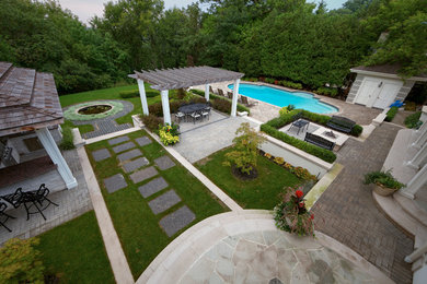 Design ideas for a contemporary landscaping in Toronto.