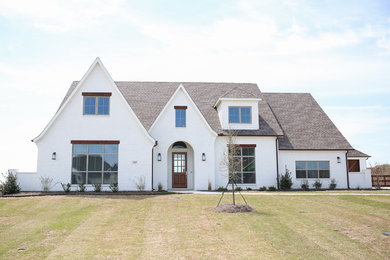 Mid-sized transitional exterior home photo in Dallas