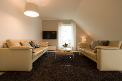 Modernes Wohnzimmer in Sonstige