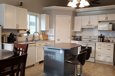Kitchen - kitchen idea in Calgary