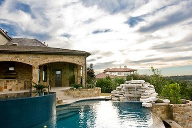 Example of a trendy pool design in Austin