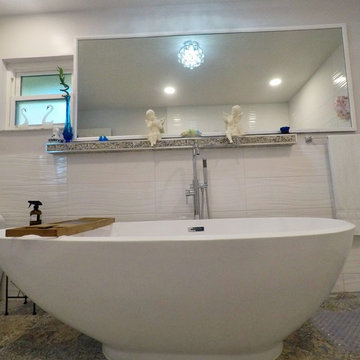 BARRIER-FREE MASTER BATHROOM