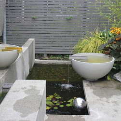 Solus Decor Scupper Water Features Available in a Range of Colours - Outdoor Fountains And Ponds