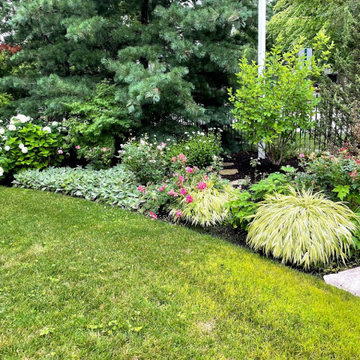 Large suburban front yard berm