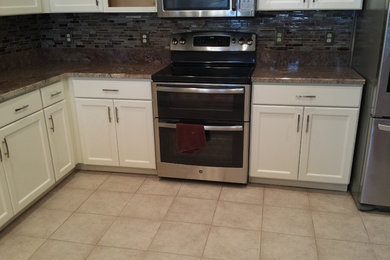 Inspiration for a timeless kitchen remodel in Tampa