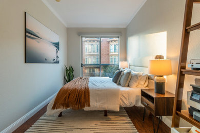 Bedroom - mid-century modern bedroom idea in San Diego