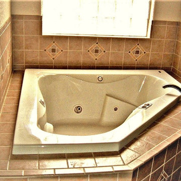 Corner Jacuzzi Tub