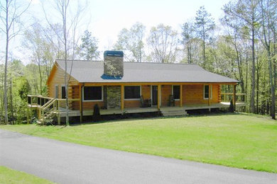 Home design - rustic home design idea in Atlanta