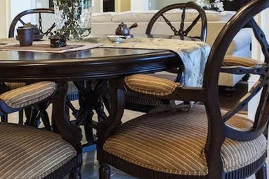 Dining room - traditional dining room idea in Vancouver