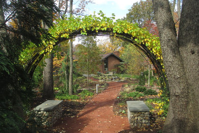 Inspiration for a rustic landscaping in Cleveland.