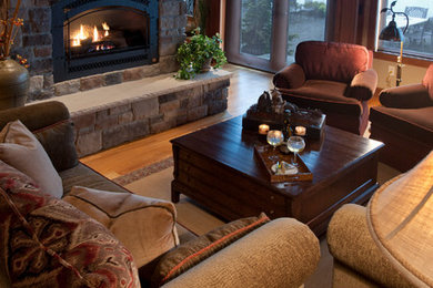 Design ideas for a traditional living room in Seattle.