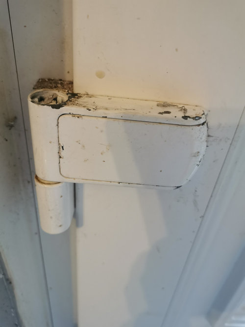 How to remove the cover on flag hinge? Houzz UK