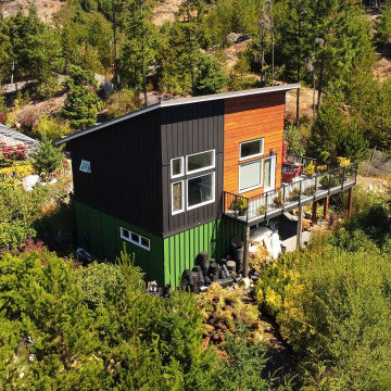 1499/1499B Trail Way - $1,695,000 – MLS Res 885121 / Com 885130