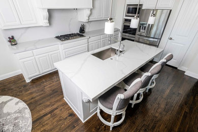 Kitchen - traditional kitchen idea in Dallas with quartz countertops, white backsplash, stone slab backsplash and an island