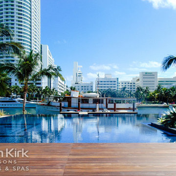 Infinity Wet Edge Swimming Pool and Spa in Miami Beach