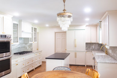 Kitchen - kitchen idea in Houston