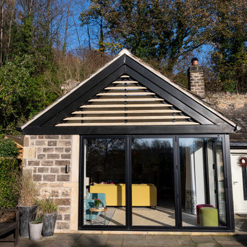 1800s Cottage Cantilevered Glass Extension
