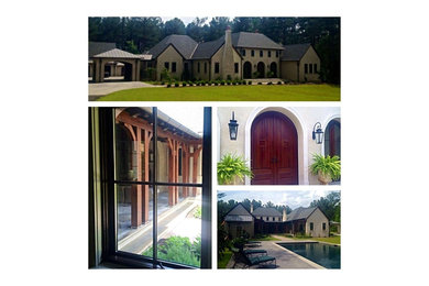 Example of a classic home design design in Atlanta