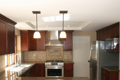 Inspiration for a timeless kitchen remodel in Los Angeles