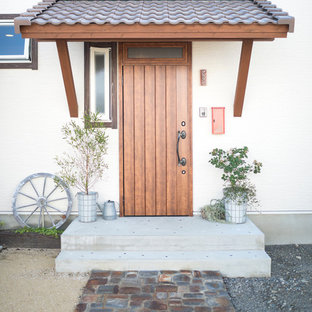 他の地域の片開きドアアジアンスタイルのおしゃれな玄関ドア (木目調のドア) の写真