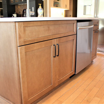 Starmark Kitchen in Maple Bridgeport Dove & Oregano w/ Chocolate Glaze