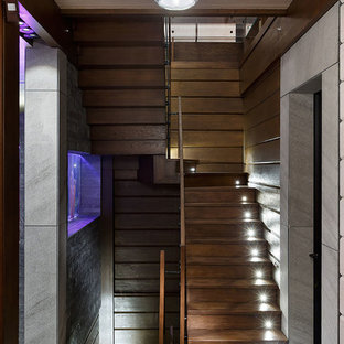 Создайте стильный интерьер: п-образная лестница в современном стиле с деревянными ступенями и деревянными подступенками - последний тренд