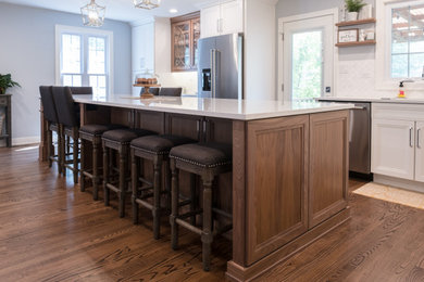 Kitchen - rustic kitchen idea in Chicago