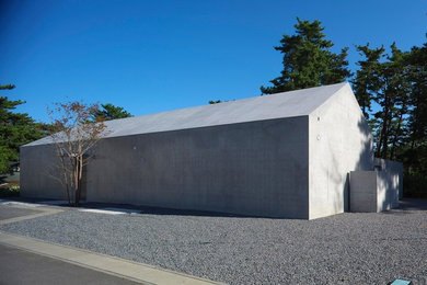 Example of a minimalist gray concrete gable roof design in Tokyo Suburbs