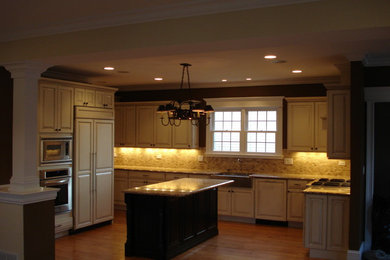 Elegant kitchen photo in Chicago