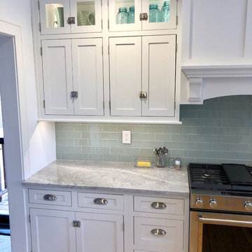 Craftsman Style White Dura Supreme Inset Doors Arabe Scato Vento Marble