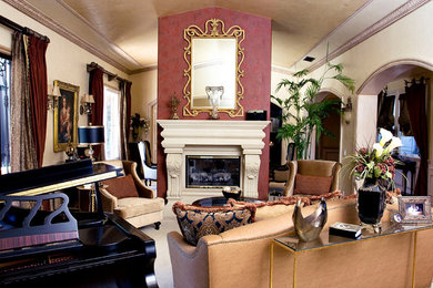 Example of a classic living room design in Los Angeles