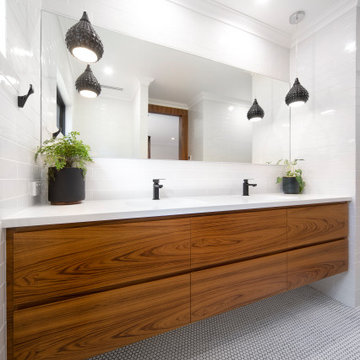 Retro 70's Bathroom