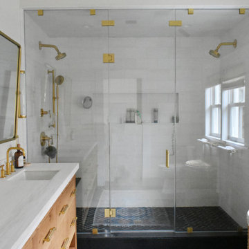 Renovated Victorian on a Horse Farm - Principal Bath
